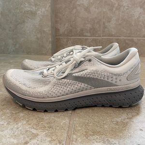 Brooks Glycerin 18 shoe, Women’s, size 10